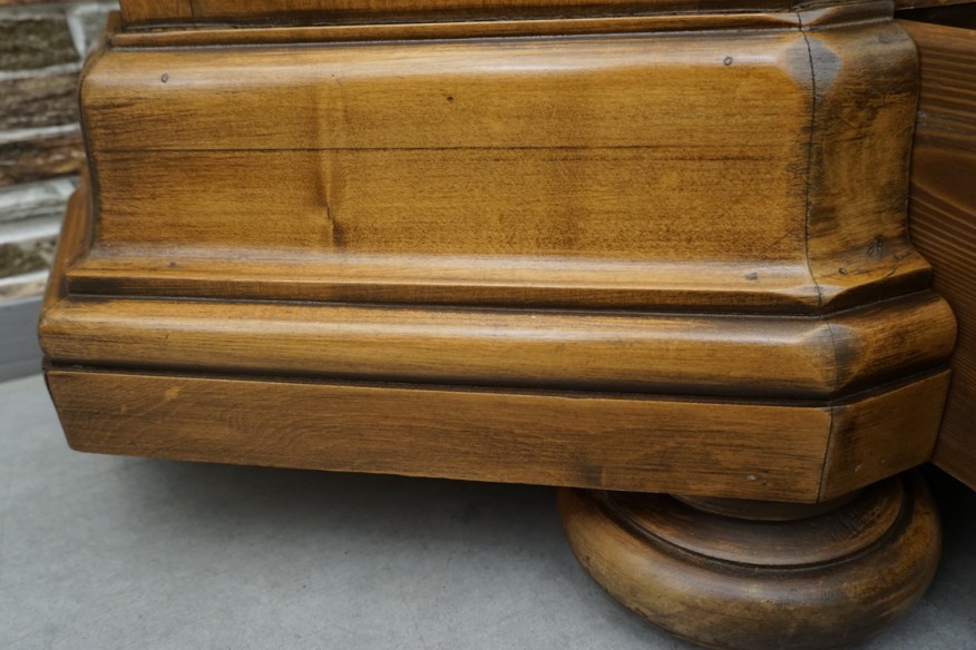 WITRYNA STYLOWA REGAŁ BIBLIOTEKA NA KSIĄŻKI ORZECHOWA SZER. 136 CM