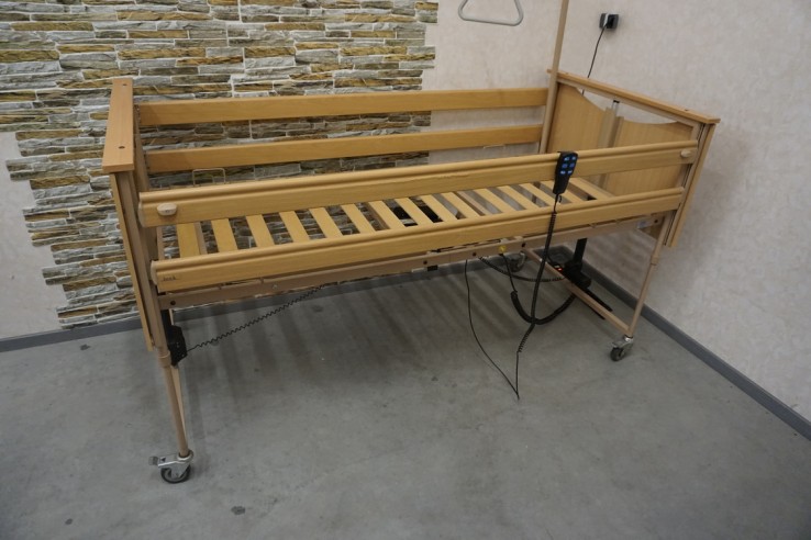 ŁÓZKO REHABILITACYJNE STEROWANE NA PILOTA 90x200