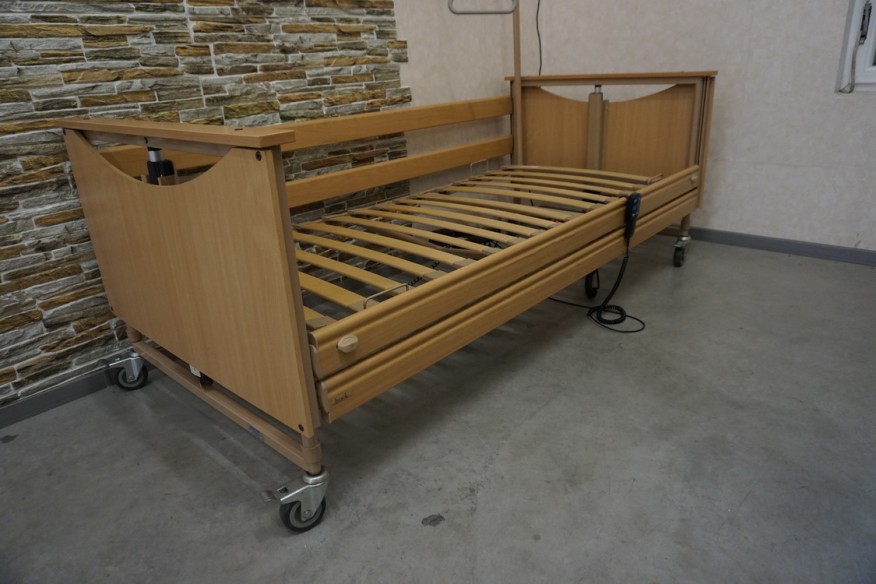 ŁÓZKO REHABILITACYJNE STEROWANE NA PILOTA 90x200