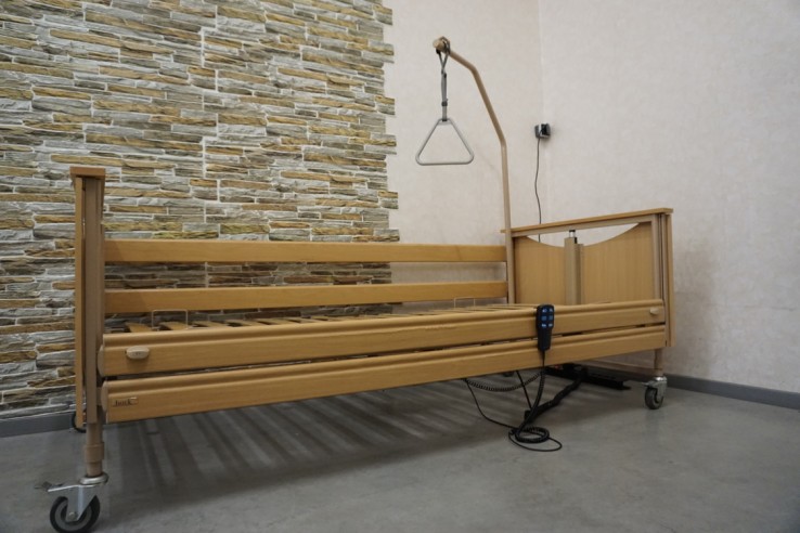 ŁÓZKO REHABILITACYJNE STEROWANE NA PILOTA 90x200