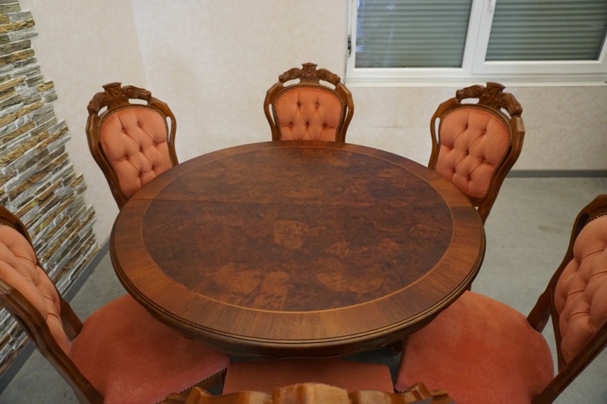 STÓŁ OKRĄGŁY INTARSJA ROZKŁADANY W STYLU CHIPPENDALE ŚREDNIA 120 CM