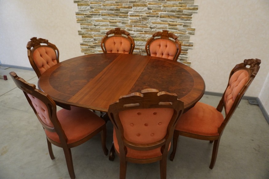 STÓŁ OKRĄGŁY INTARSJA ROZKŁADANY W STYLU CHIPPENDALE ŚREDNIA 120 CM