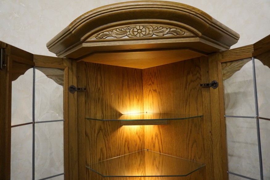 WITRYNA NAROŻNA DĘBOWA PODŚWIETLANA 65/65 CM