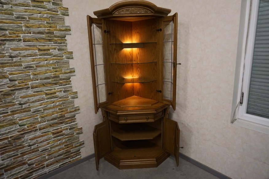 WITRYNA NAROŻNA DĘBOWA PODŚWIETLANA 65/65 CM