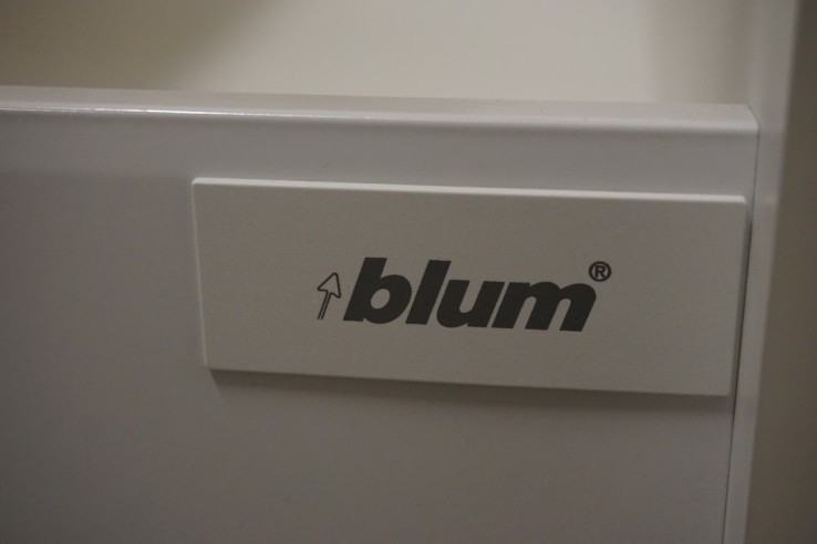 WYSPA KUCHENNA BLAT Z LITEGO DĘBU NA SYSTEMIE BLUM
