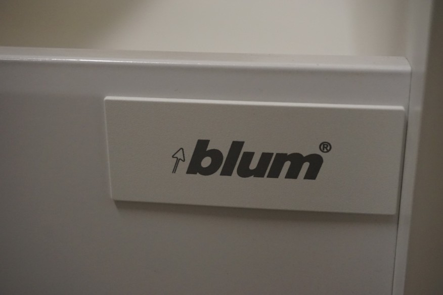 WYSPA KUCHENNA BLAT Z LITEGO DĘBU NA SYSTEMIE BLUM