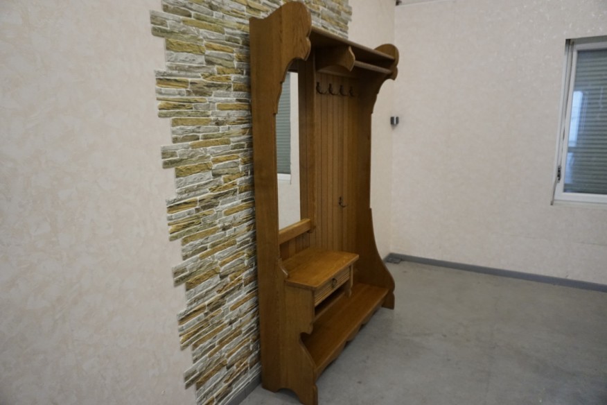 GARDEROBA DĘBOWA Z LITEGO DĘBU LUSTRO , WIESZAKI , SZUFLADA , SZER. 130 CM