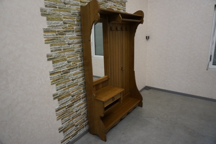 GARDEROBA DĘBOWA Z LITEGO DĘBU LUSTRO , WIESZAKI , SZUFLADA , SZER. 130 CM