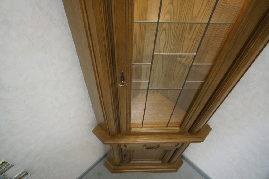 WITRYNA NAROŻNA DĘBOWA PODŚWIETLANA 56/56 CM