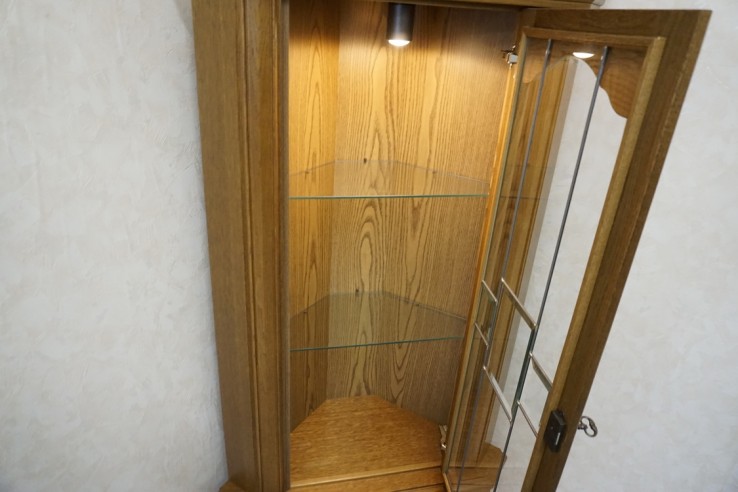 WITRYNA NAROŻNA DĘBOWA PODŚWIETLANA 56/56 CM
