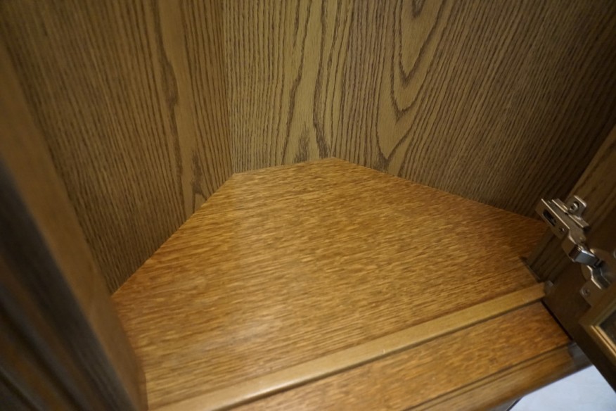 WITRYNA NAROŻNA DĘBOWA PODŚWIETLANA 56/56 CM