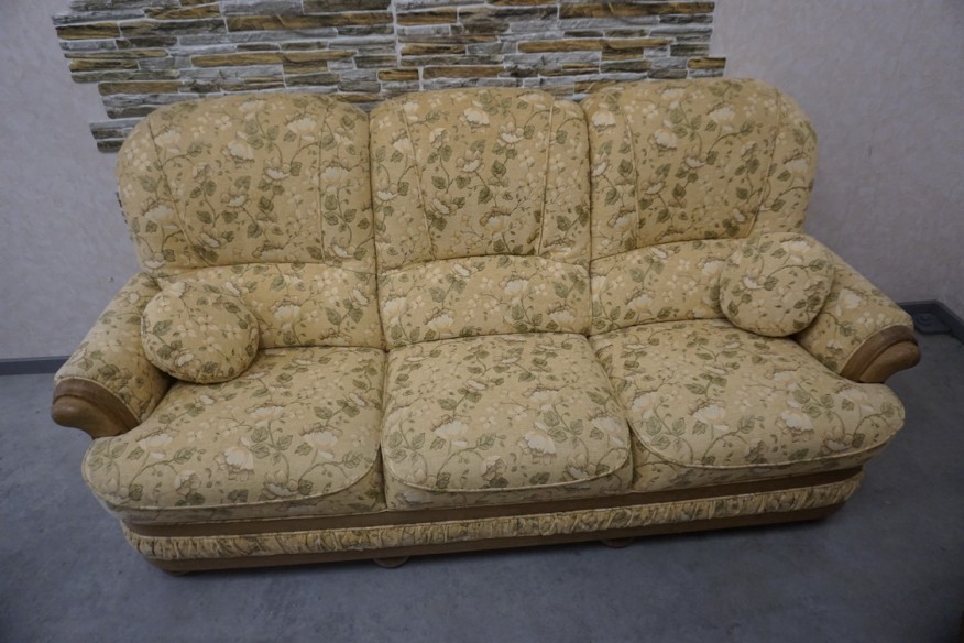 ZESTAW NA STELAŻU DĘBOWYM 3+1+1+ hoker , SOFA 3 OSOBOWA + 2 FOTELE + PODNOŻEK